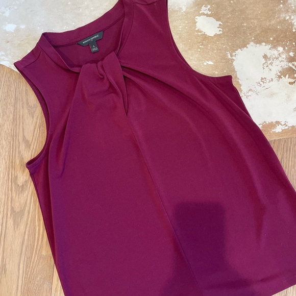 Banana Republic plum sleeveless blouse - Picture 3 of 4